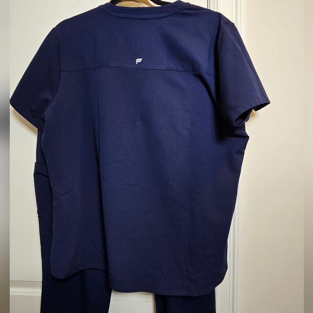 Fabletics Scrub Set - Picture 8 of 11